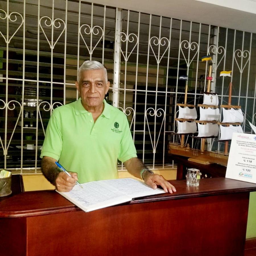 Hostal San Antonio León Екстериор снимка