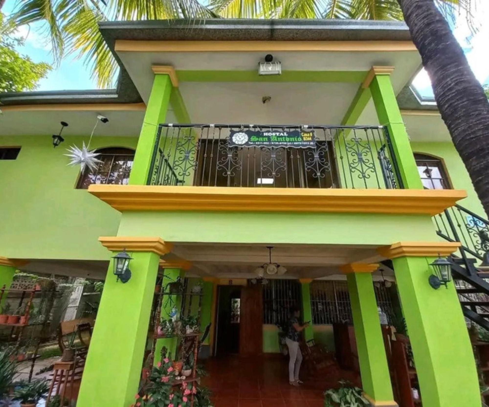 Hostal San Antonio León Екстериор снимка