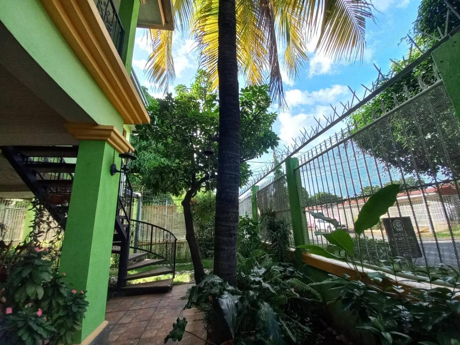 Hostal San Antonio León Екстериор снимка