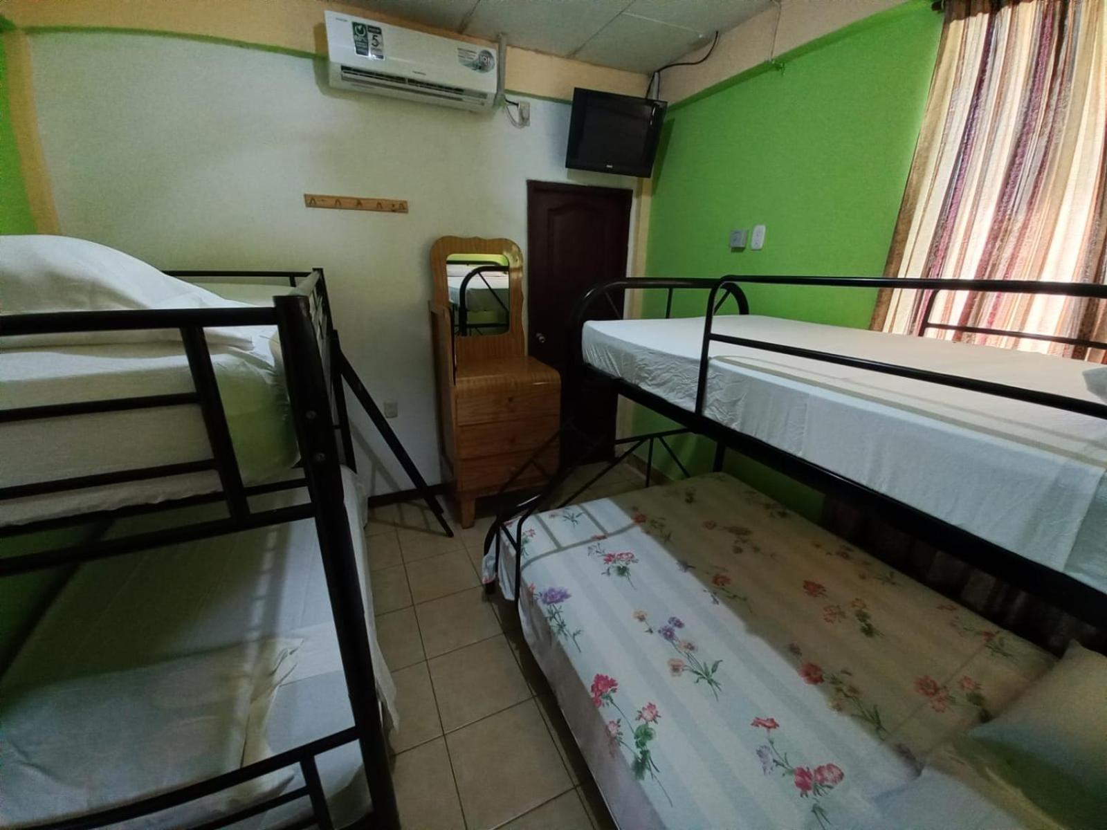 Hostal San Antonio León Екстериор снимка