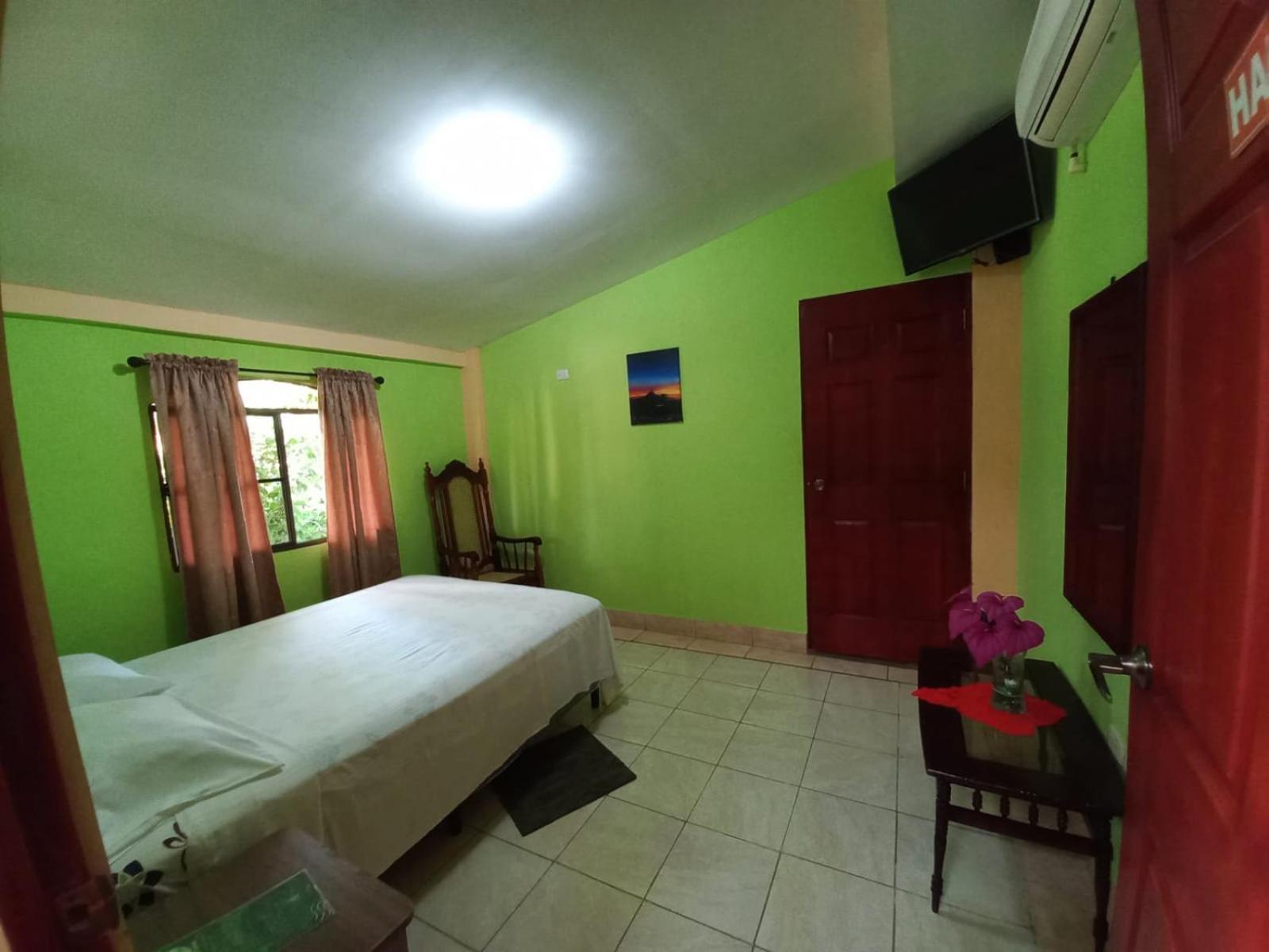Hostal San Antonio León Екстериор снимка
