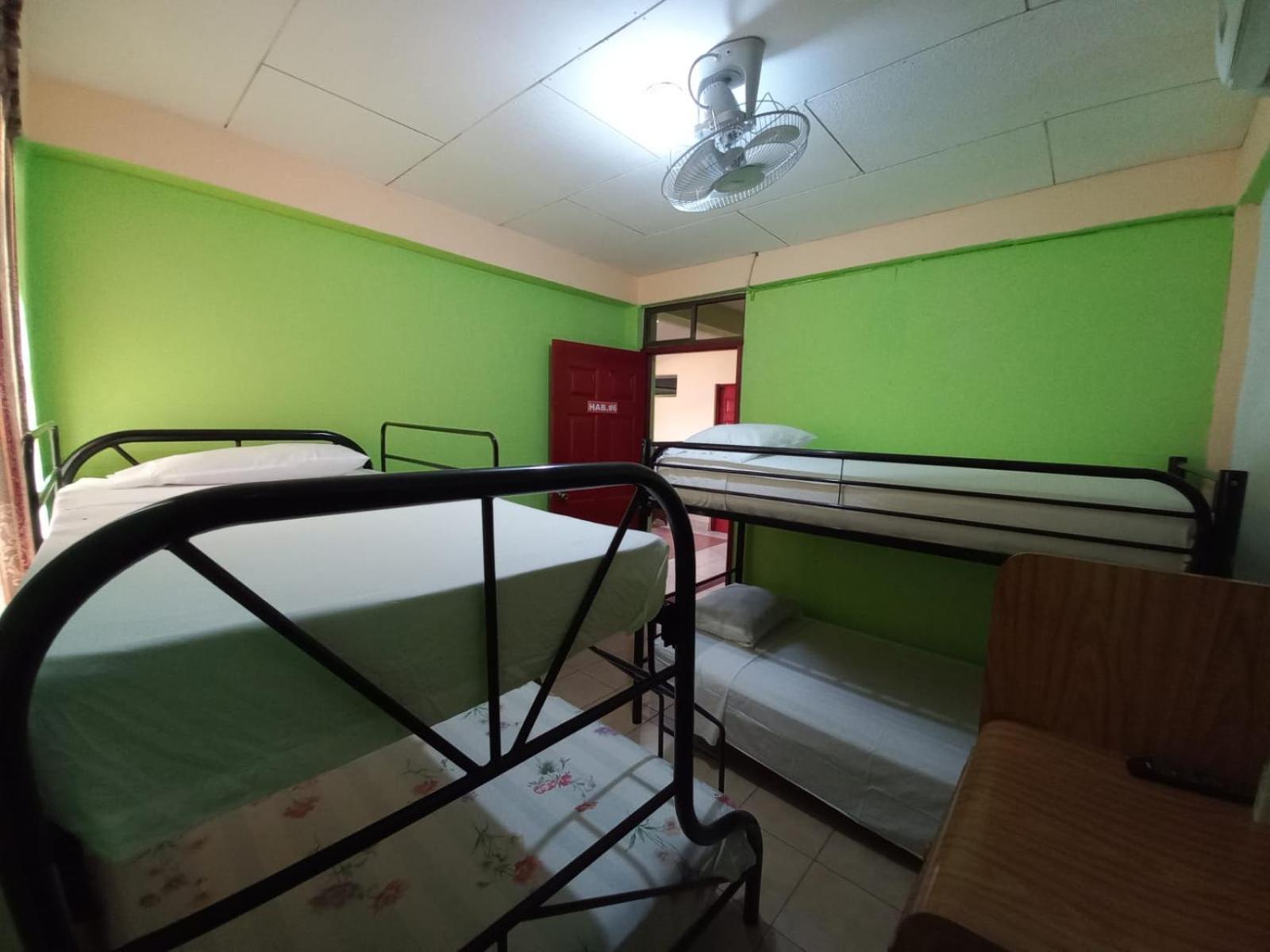 Hostal San Antonio León Екстериор снимка