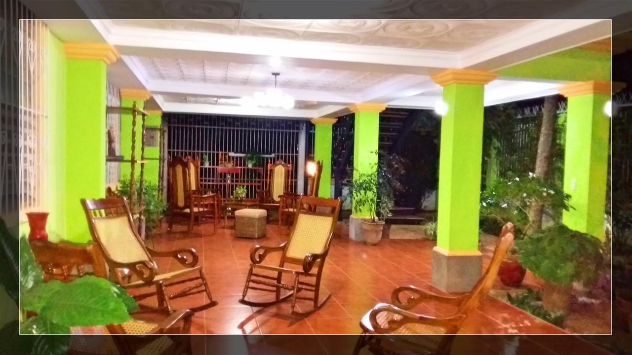 Hostal San Antonio León Екстериор снимка
