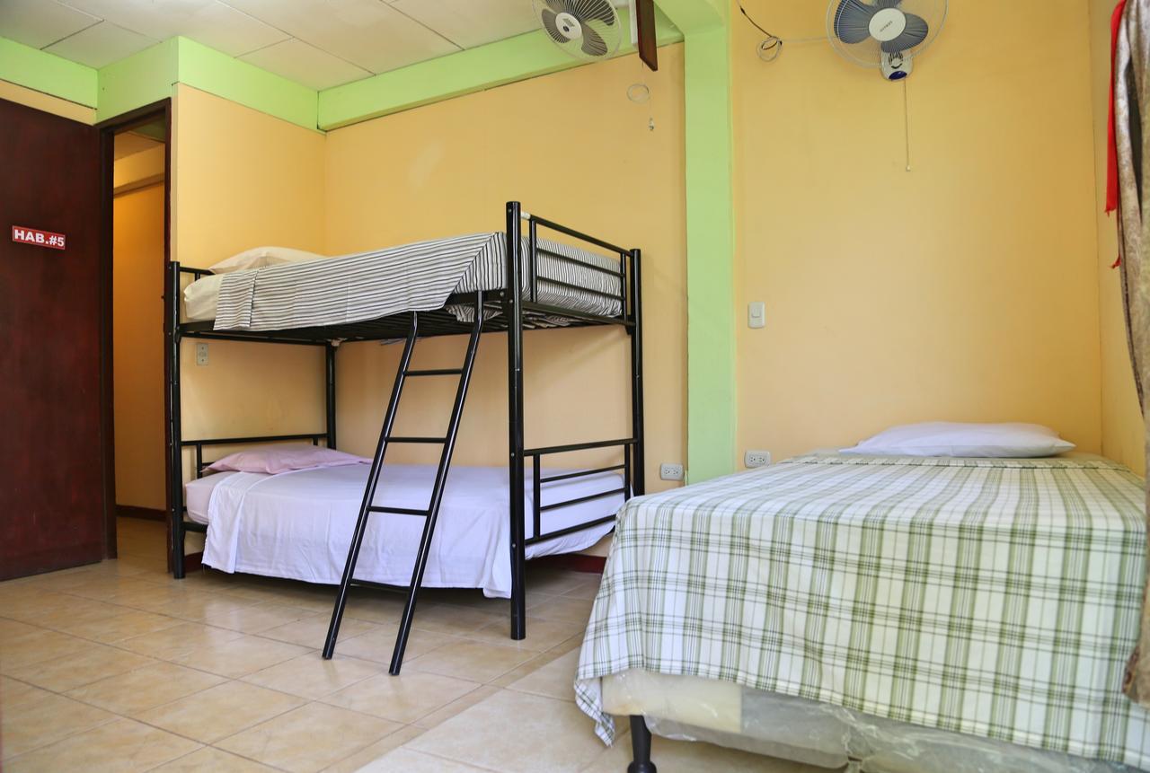 Hostal San Antonio León Екстериор снимка