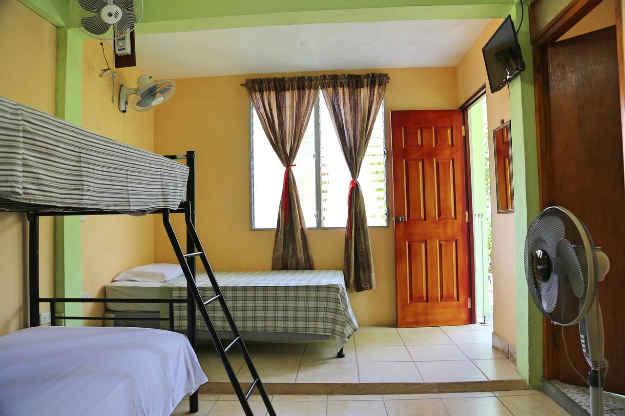 Hostal San Antonio León Екстериор снимка