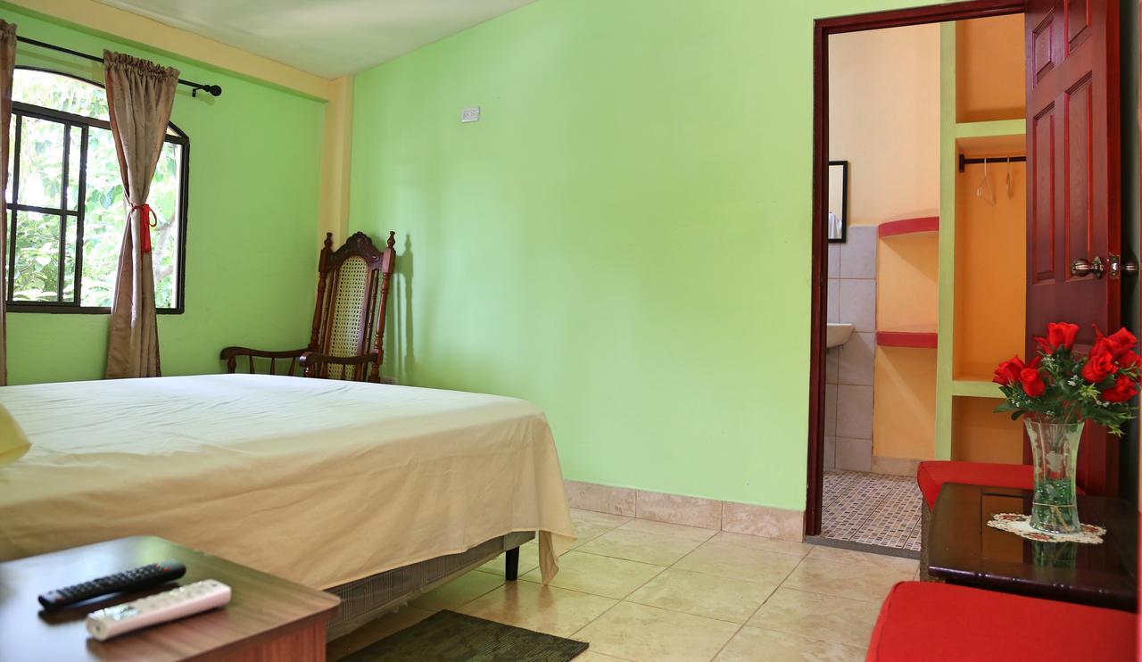 Hostal San Antonio León Екстериор снимка