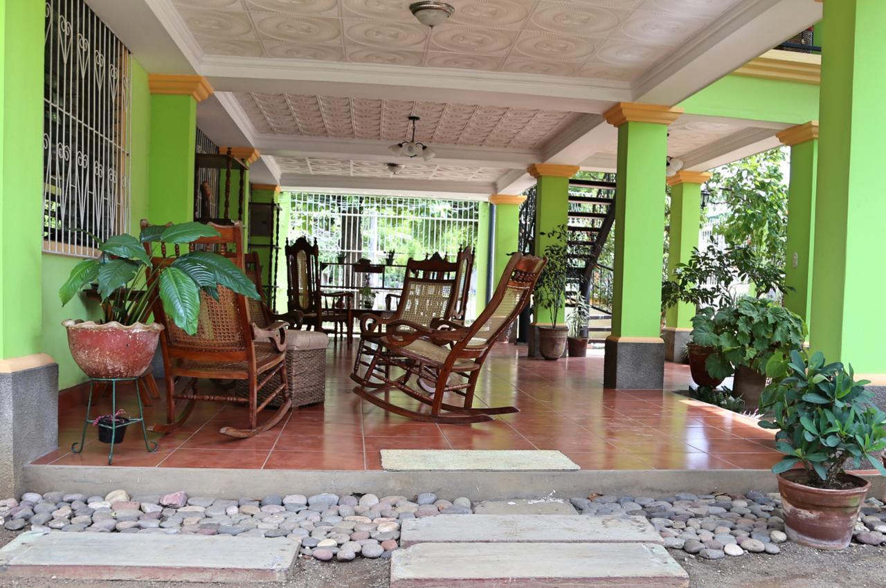 Hostal San Antonio León Екстериор снимка