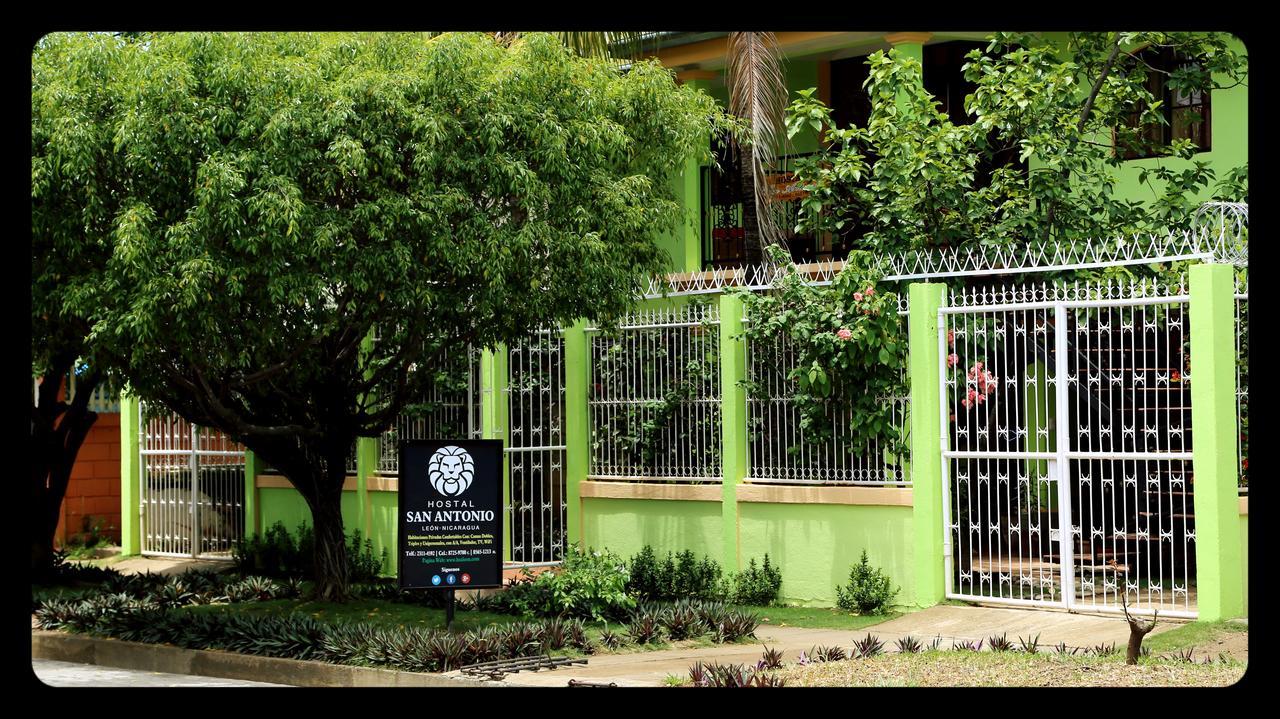 Hostal San Antonio León Екстериор снимка