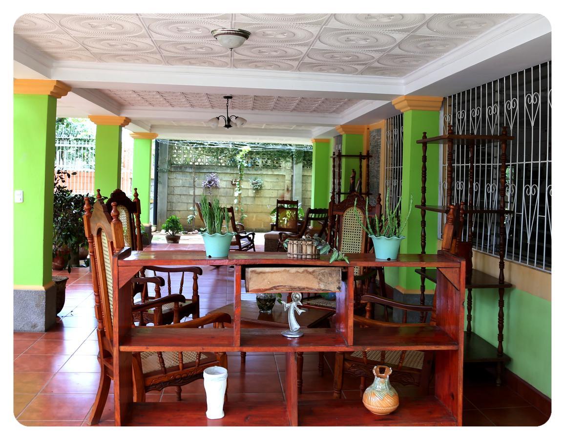 Hostal San Antonio León Екстериор снимка