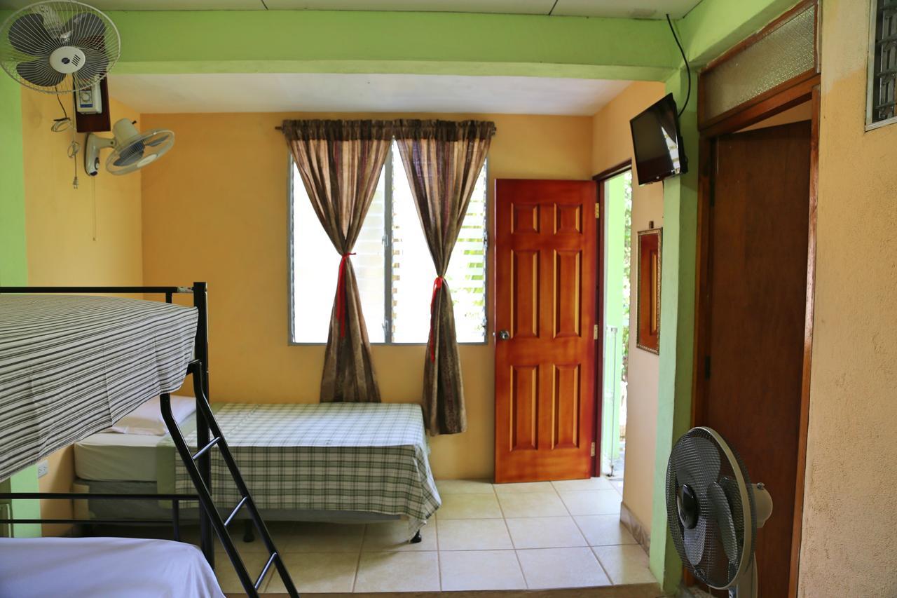 Hostal San Antonio León Екстериор снимка