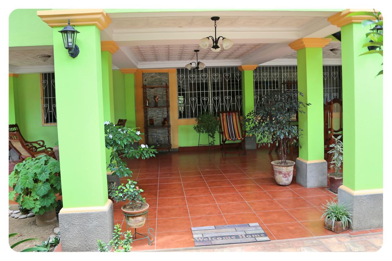 Hostal San Antonio León Екстериор снимка