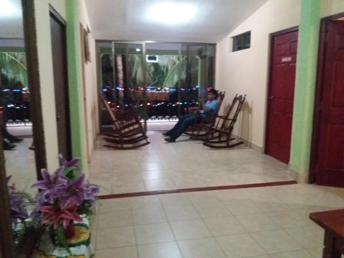 Hostal San Antonio León Екстериор снимка