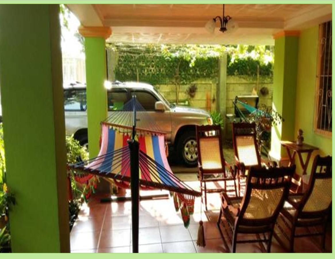 Hostal San Antonio León Екстериор снимка