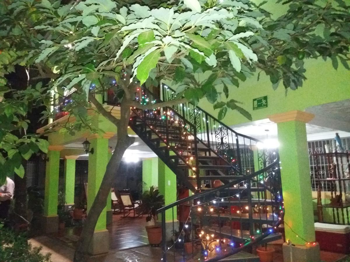Hostal San Antonio León Екстериор снимка