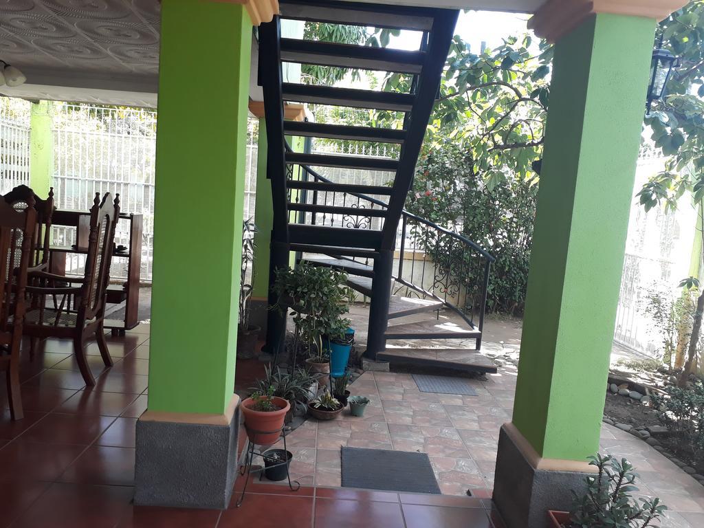 Hostal San Antonio León Екстериор снимка